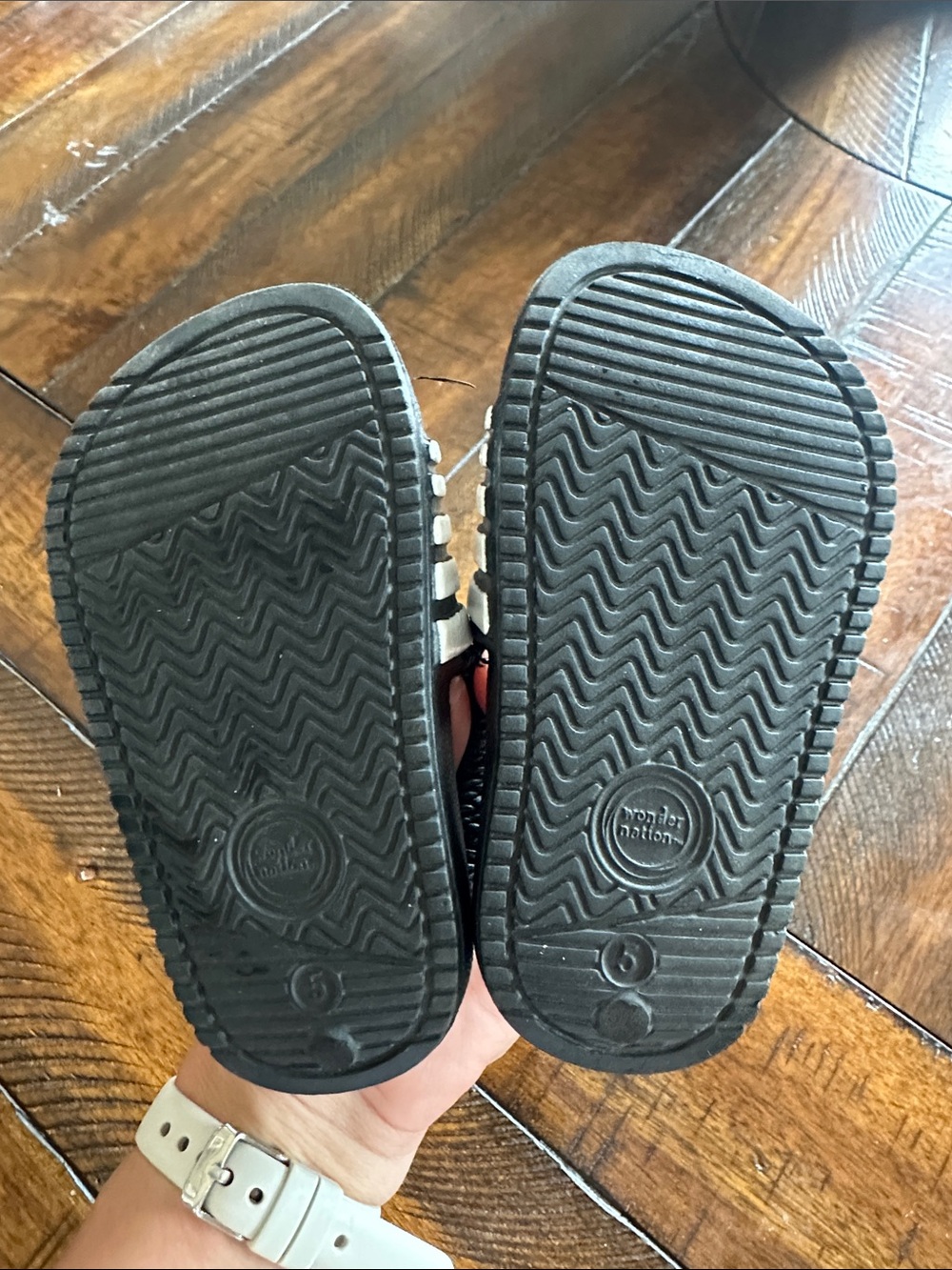4 Pairs of Kids Summer Shoes ☀️🩴 - Picture 7 of 9